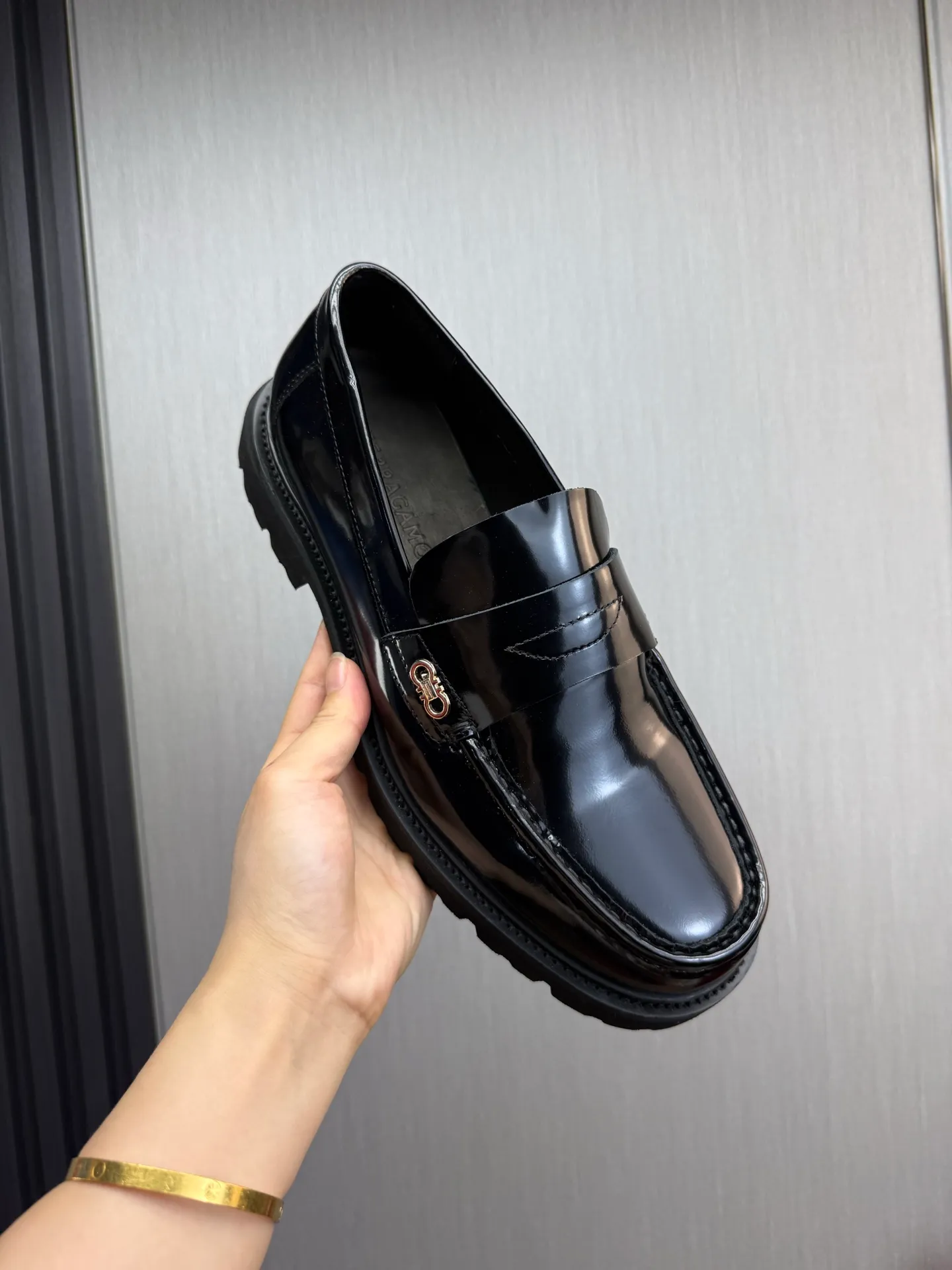 Men's shoes 💰880💰 Ferragamo. [Ferragamo] Men's Loaf leather shoes, the latest hot style, 1:1 original purchase quality, top quality, imported open-edge beaded cowhide leather on the upper, hand-made three-dimensional stitching highlights the round toe design, the inner feet are made of imported cowhide, with original wear-resistant rubber outsole, matching code 39-44, (38, 45 custom-made, non-refundable)